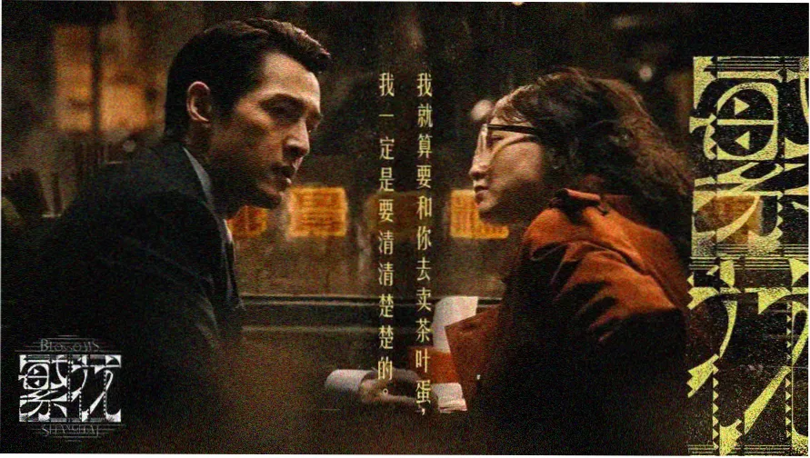 邻座档案室的标签抽屉索引示意，砖红与墨绿标签按编号分层排列